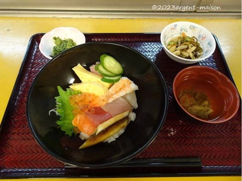 【特別食】海鮮丼で豪華な昼食を♬