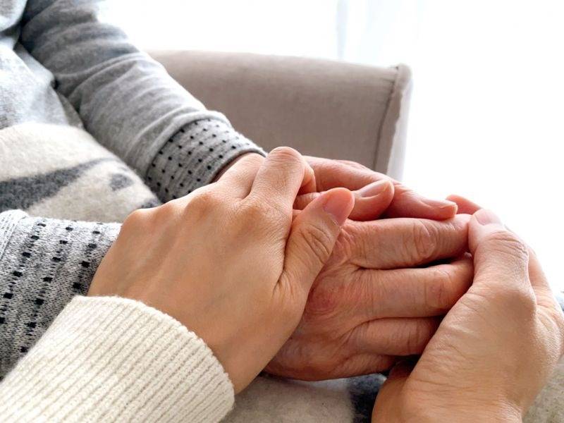 老人ホームでの面会頻度を見直す理由と家族ができる最適な対応法