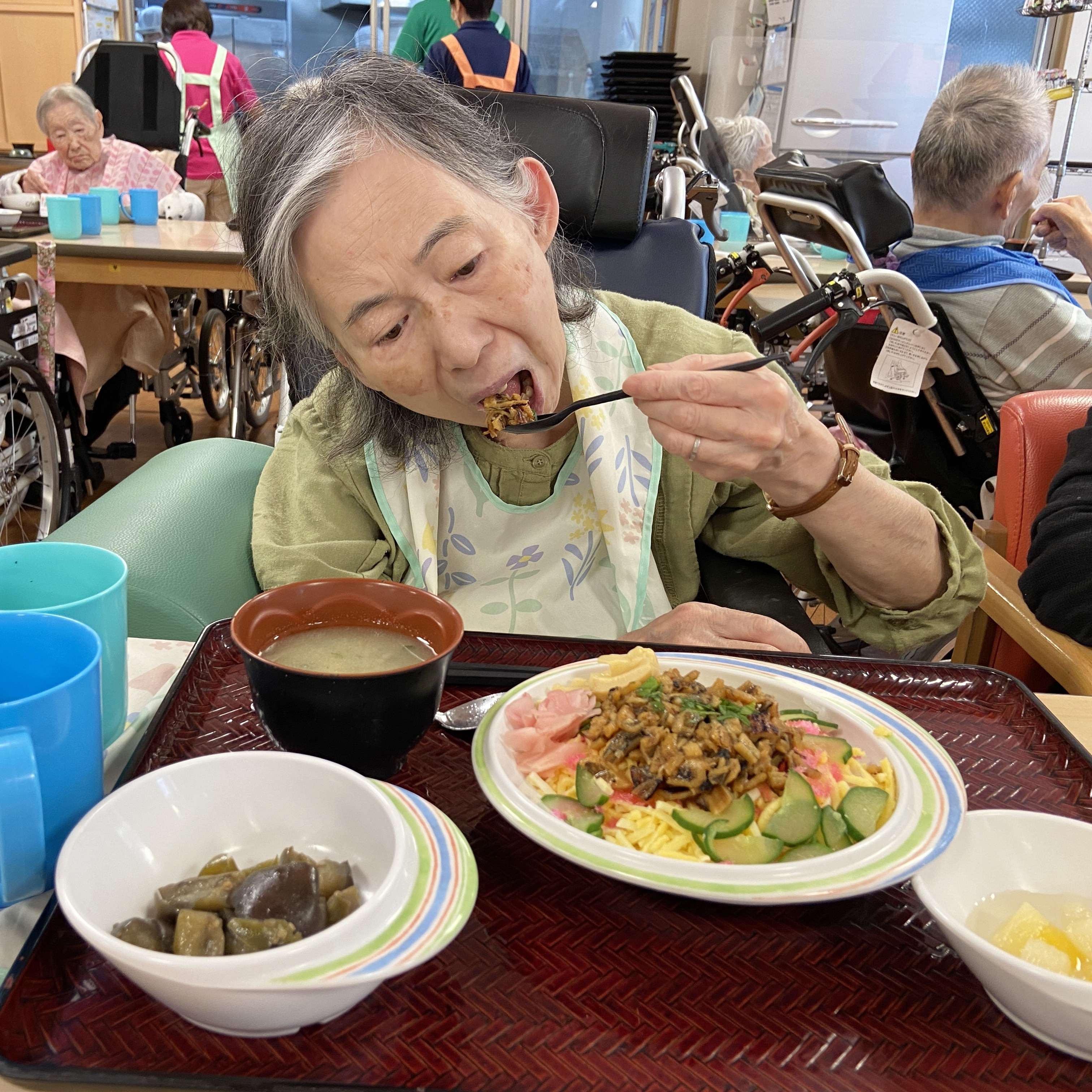 【お楽しみ昼食】